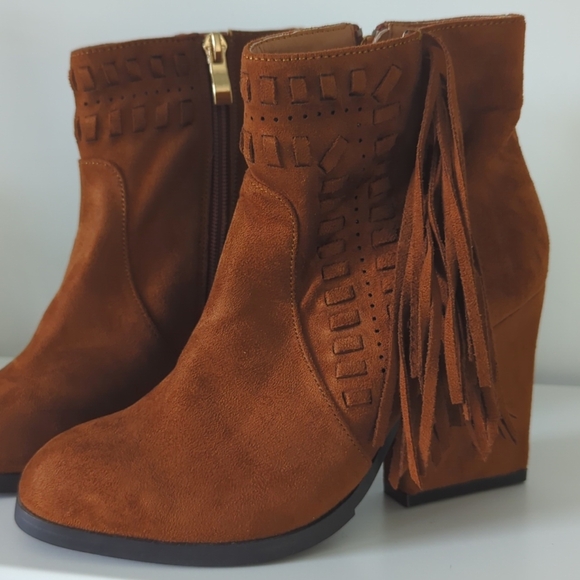 NEVER WORN Brown Fringe Ankle Boot - Picture 4 of 4